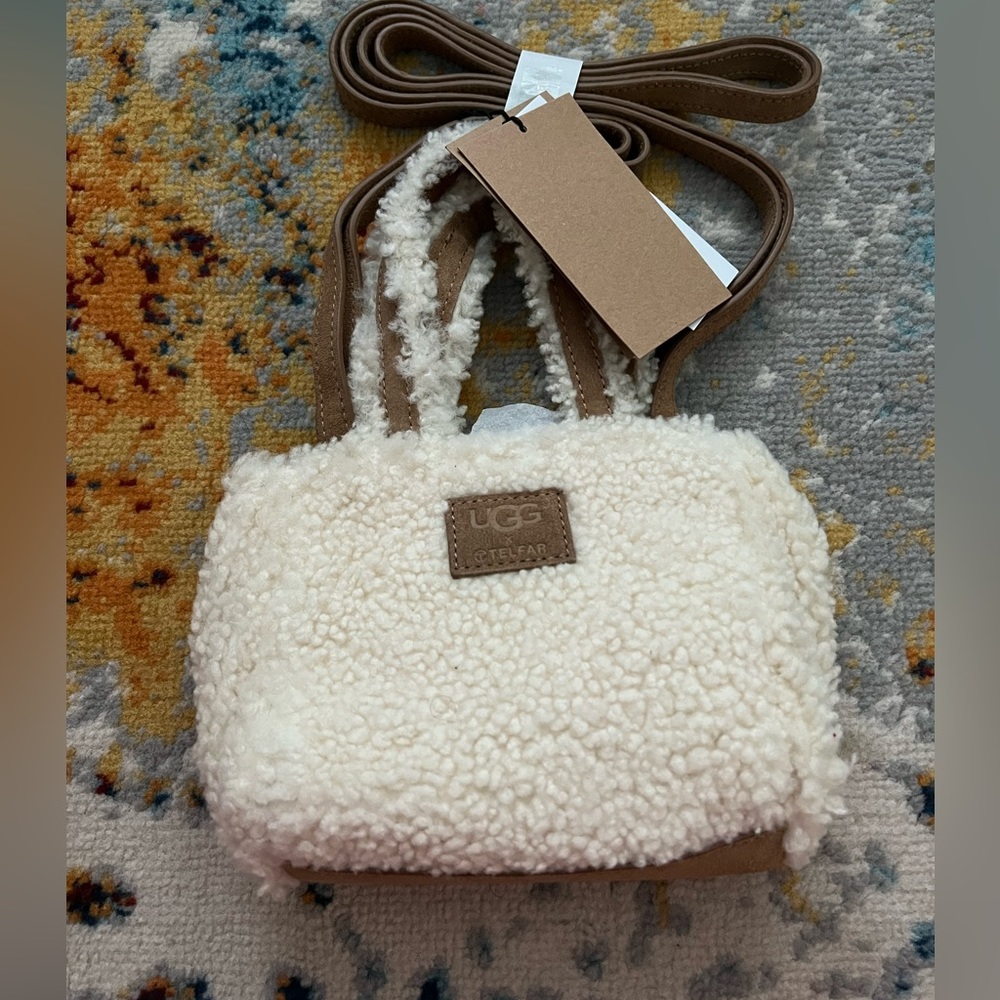 - small reverse telfar - Picture 2 of 4